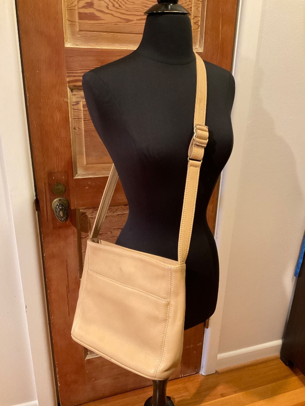 Rare vintage Coach creamy tan leather purse